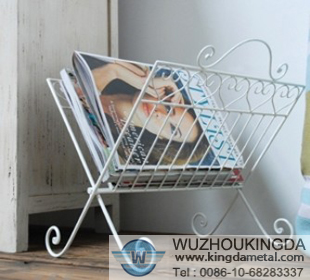 Small foldable wire magazine shelf